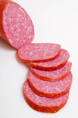 Sosis haşlama-Servelat grenli Rus füme.