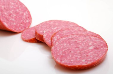 Sosis haşlama-Servelat grenli Rus füme.