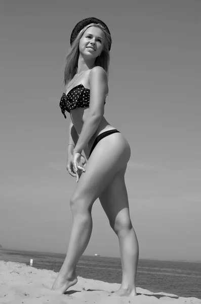 Sexy girl on the beach. — Stock Photo, Image