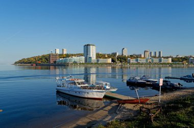 Cheboksary, Rusya - 11 Eylül 2019: Cheboksary Nehri Limanı