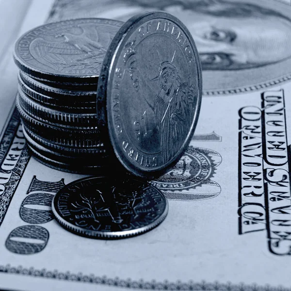 Amerikaanse dollar Stilleven met cash en cent munten. — Stockfoto