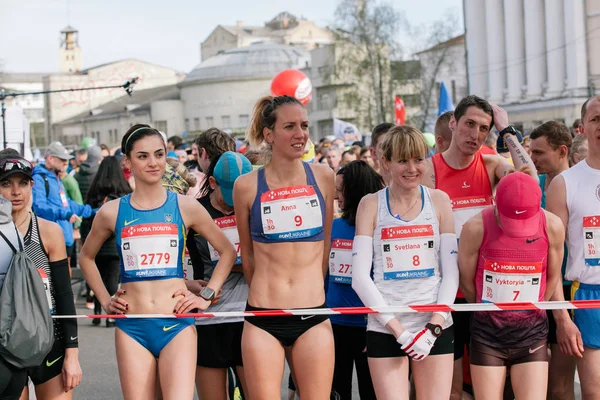 Meia Maratona Nova Poshta Kyiv. 09 de abril de 2017. Kiev, Ucrânia — Fotografia de Stock