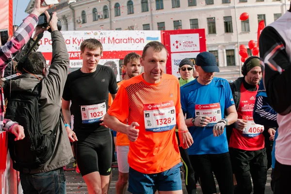 Nova Poshta Budapest Félmaraton. 2017. április 09.. Kyiv, Ukrajna — Stock Fotó