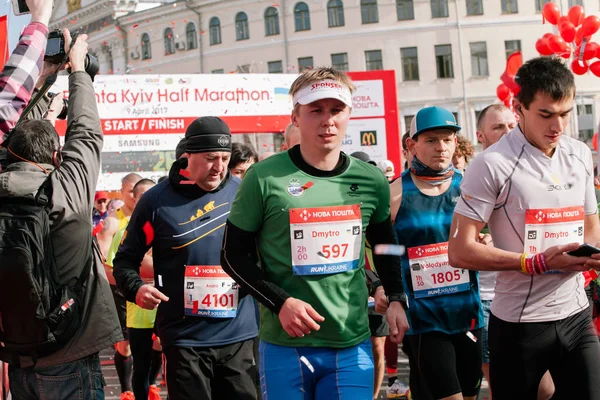 Meia Maratona Nova Poshta Kyiv. 09 de abril de 2017. Kiev, Ucrânia — Fotografia de Stock