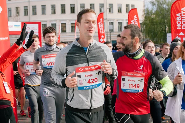 Nova Poshta Budapest Félmaraton. 2017. április 09.. Kyiv, Ukrajna — Stock Fotó