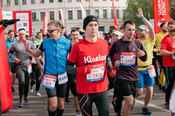 Meia Maratona Nova Poshta Kyiv. 09 de abril de 2017. Kiev, Ucrânia — Fotografia de Stock