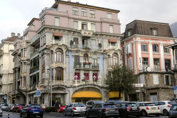 Bela arquitetura de edifícios antigos em Montreux — Fotografia de Stock