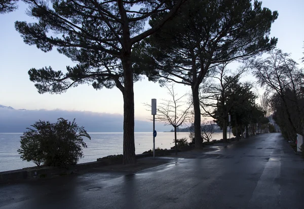 Nascer do sol sobre o Lago de Genebra em Montreux — Fotografia de Stock