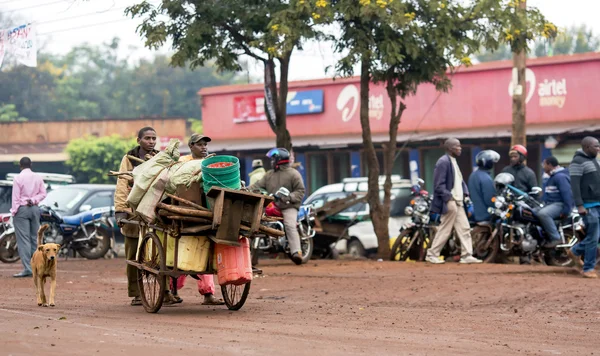 Typiska street scen i Arusha i Tanzania — Stockfoto