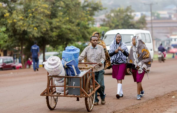 Typiska street scen i Arusha, Tanzania — Stockfoto