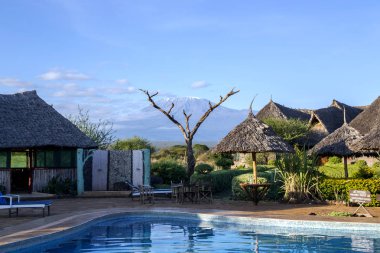 Küçük bir kap kar ile güzel Kilimanjaro Dağı