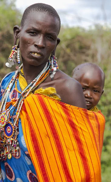 Ritratto di una donna della tribù Maasai Mara — Foto Stock