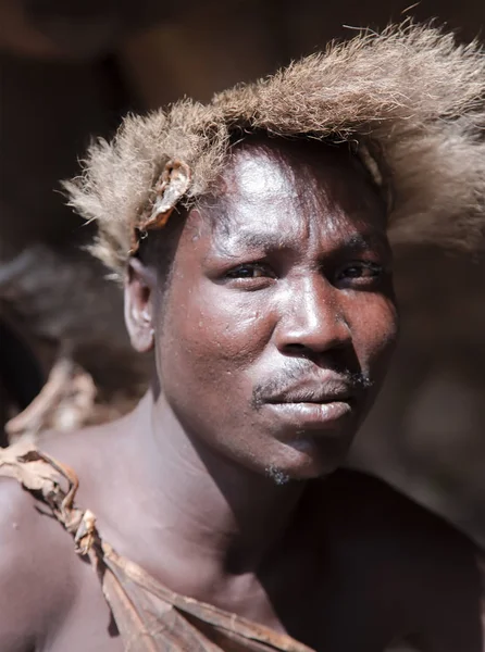 Porträt eines Stammesangehörigen des Hadza-Stammes — Stockfoto