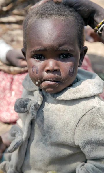 Портрет baby крупним планом Hadza племені — стокове фото