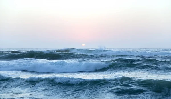 Grote golven van de Atlantische Oceaan — Stockfoto