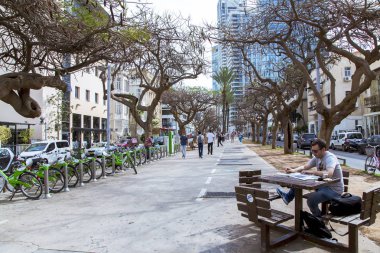 Yeni Tel Aviv merkezinde sakin sokakta