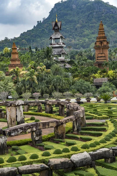 Pintoresca vista del jardín tropical de Nong Nooch — Foto de Stock