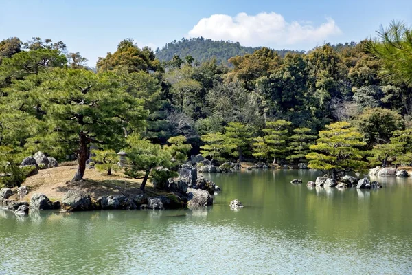 Templo de Kinkaku-ji ou Pavilhão de Ouro — Fotografia de Stock