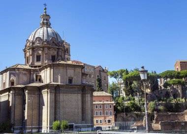 Monumento Nazionale hakkındaki antik Roma kalıntıları Vittorio Emanuele II, birleşik İtalya 'nın ilk kralı Victor Emmanuel' in anısına yapılmış bir anıttır..