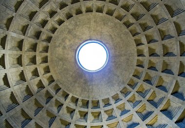  Kubbe, Pantheon, Rome, İtalya. Pantheon Tanrıların Antik Roma'nın bir tapınak olarak inşa edilmiş ve İmparator Hadrian tarafından yaklaşık 126 reklam yeniden.
