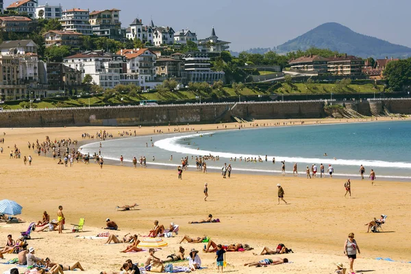 Spanien San Sebastian Maj 2018 Människor Som Njuter Playa Concha — Stockfoto