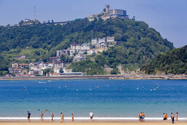 Spanien San Sebastian Mai 2018 Menschen Genießen Den Strand Playa — Stockfoto