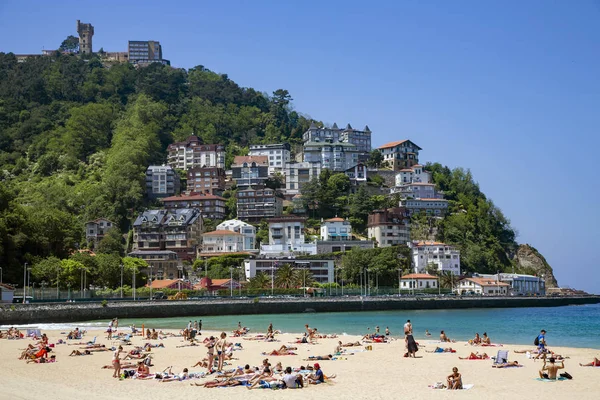 Spanien San Sebastian Mai 2018 Menschen Genießen Den Strand Playa — Stockfoto