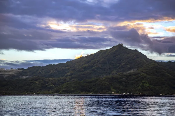 Hermosa Puesta Sol Sobre Isla Bora Bora Océano Pacífico Grupo — Foto de Stock