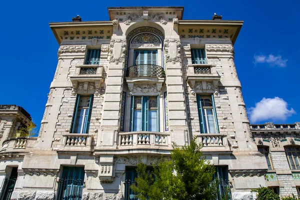 Fachada Del Antiguo Edificio Barroco Con Balcones Estuco Moldeado Contra — Foto de Stock