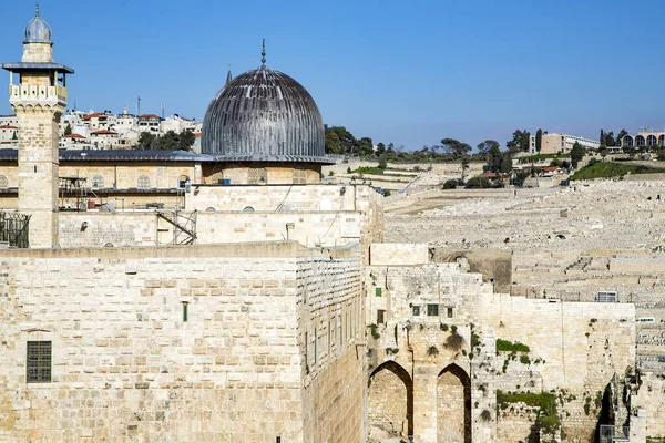 Kudüs Tepelerinde Eski Bir Mezarlık Planda Aksa Camii Kubbe Minareyle — Stok fotoğraf