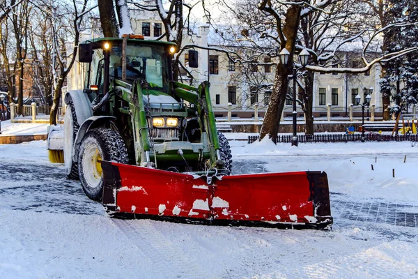 Lettonia Riga Dicembre 2018 Snowplow Truck Rimozione Neve Nel Parco — Foto Stock