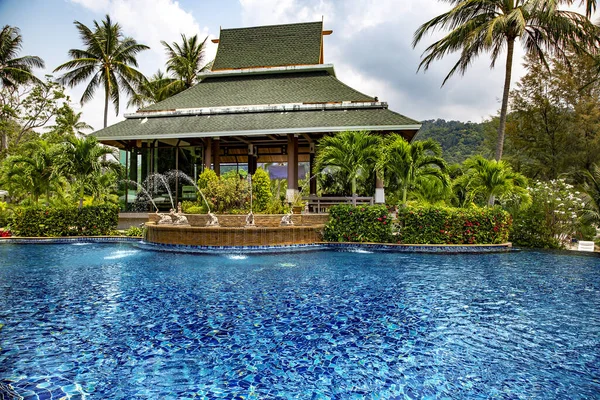 Piscina Con Acqua Turchese Mezzo Giardini Tropicali Sull Isola Koh — Foto Stock