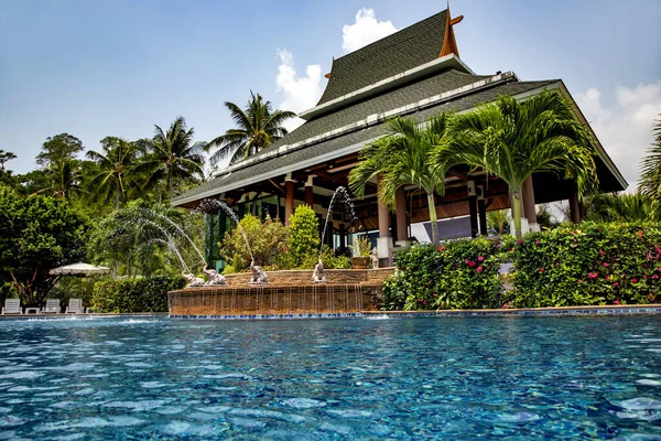 Piscina Con Agua Turquesa Medio Jardines Tropicales Isla Koh Chang — Foto de Stock