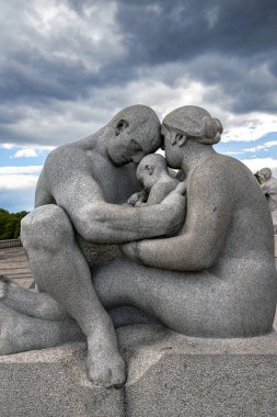 Norveç 'in Oslo kentindeki açık hava Frogner Parkı' nda ünlü sanatçı Gustav Vigeland tarafından yapılan granit heykelin bir parçası..