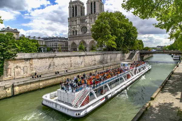 Francia Parigi Maggio 2014 Una Grande Barca Diporto Con Tetto — Foto Stock