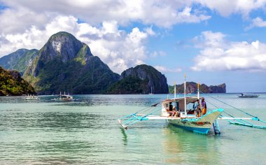 FİLİPPİNLER, EL NIDO, Aralık 2019 - Filipinler, El Nido Adası yakınlarındaki Hint Okyanusu 'ndaki eğlence teknesi