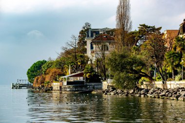 SWitzERLAND, MONTREUX, Aralık 2015 - Leman Gölü veya Cenevre Gölü hakkında Panorama şehri, Montreux, İsviçre