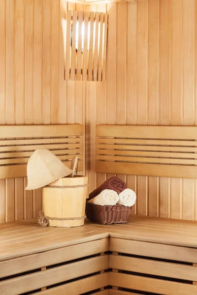 Traditional wooden sauna for relaxation with bucket of water — Stock Photo, Image