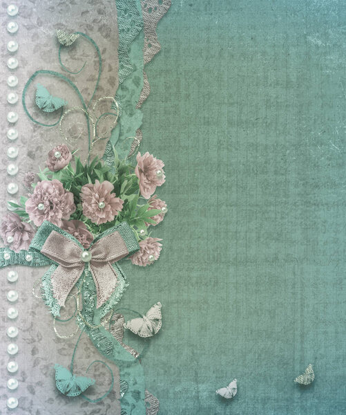 Старый винтажный фотоальбом с красивыми розовыми пионами
 