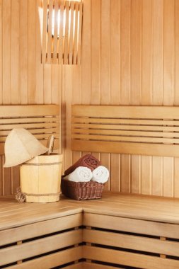 kova su ile dinlenmek için Geleneksel Ahşap sauna