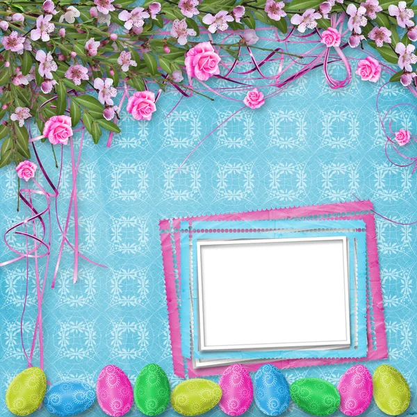 Fondo pastel con huevos y rosas para celebrar la Pascua —  Fotos de Stock