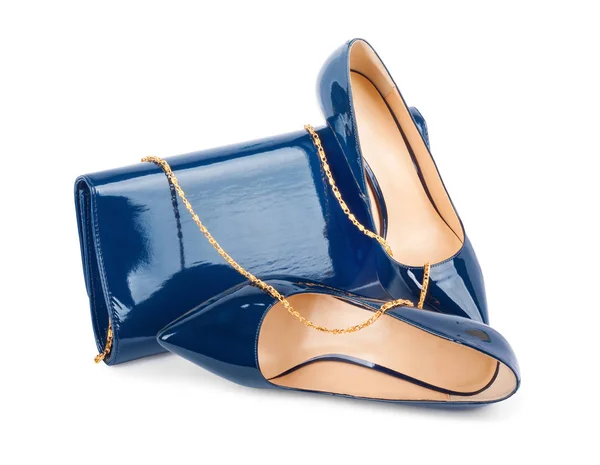 Schöne blaue Schuhe mit Clutches auf weißem Hintergrund — Stockfoto