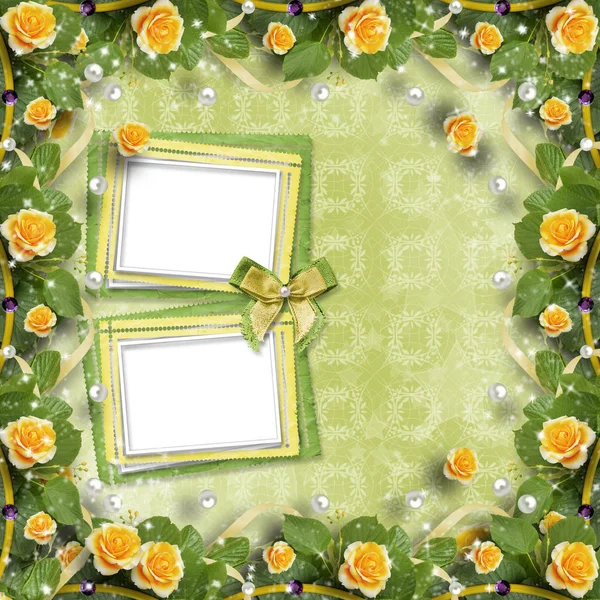 Hermosa tarjeta de felicitación con ramo de rosas amarillas, cintas —  Fotos de Stock