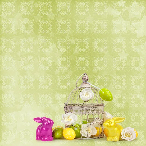 复活节彩蛋和有趣的兔子对抽象背景 — 图库照片