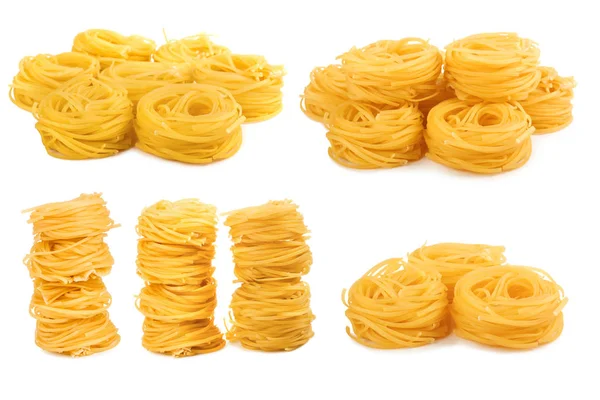 Farina di pasta per cena su sfondo bianco isolato — Foto Stock