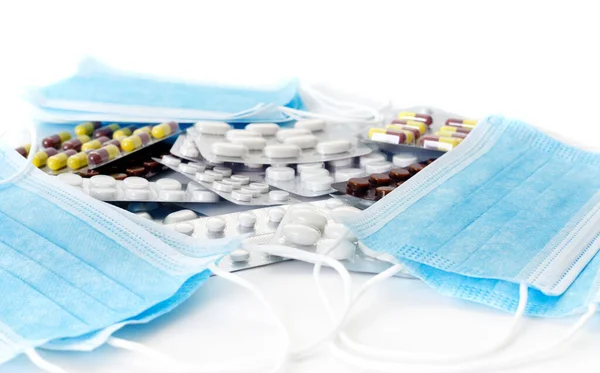 Gyógyszerek Amik Megakadályoznak Egy Világméretű Vírust Tabletták Maszkok Fehér Elszigetelt — Stock Fotó