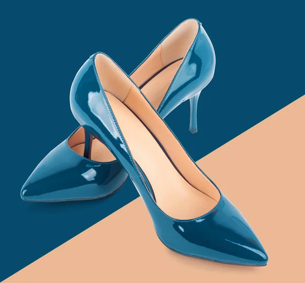 Collage Créatif Chaussures Bleues Pour Femmes Mode Sur Fond Papier — Photo