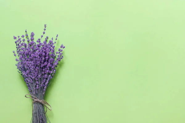 Boeket Droge Paarse Geurige Lavendel Groene Papieren Achtergrond Vlakke Lay — Stockfoto