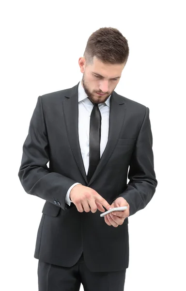 Bonito homem de negócios de terno usando o telefone no escritório — Fotografia de Stock