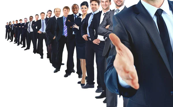 Grupo empresarial en una fila. líder con la mano abierta y listo para estrechar la mano — Foto de Stock